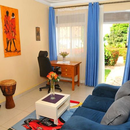 Victoria Lake View Guesthouse & Safaris Entebbe Buitenkant foto