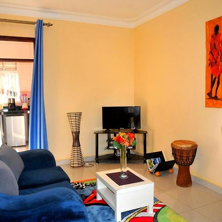 Victoria Lake View Guesthouse & Safaris Entebbe Buitenkant foto