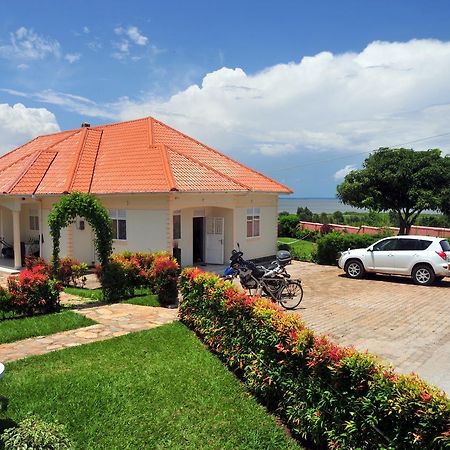 Victoria Lake View Guesthouse & Safaris Entebbe Buitenkant foto