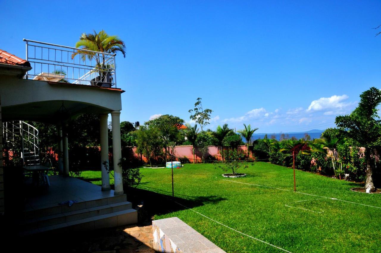 Victoria Lake View Guesthouse & Safaris Entebbe Buitenkant foto