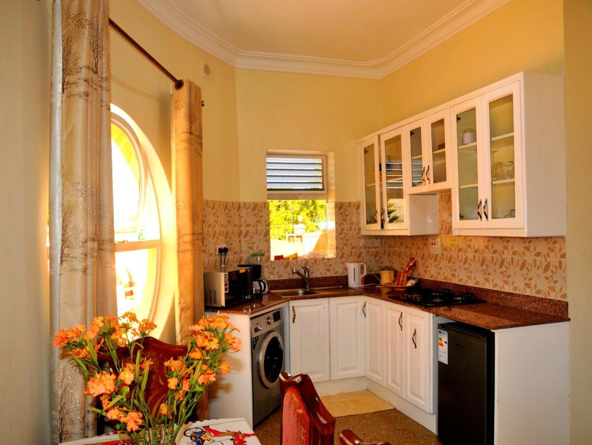 Victoria Lake View Guesthouse & Safaris Entebbe Buitenkant foto