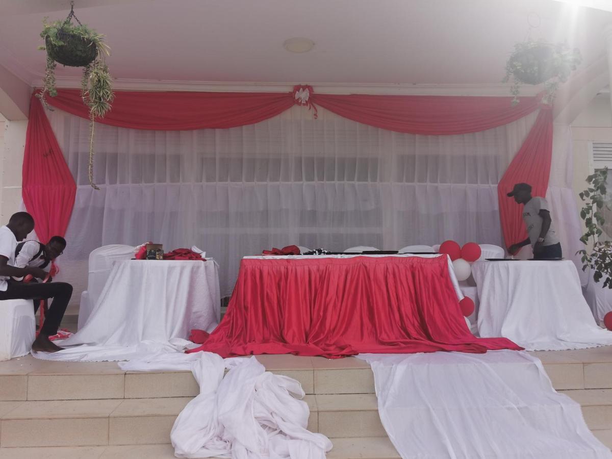 Victoria Lake View Guesthouse & Safaris Entebbe Buitenkant foto