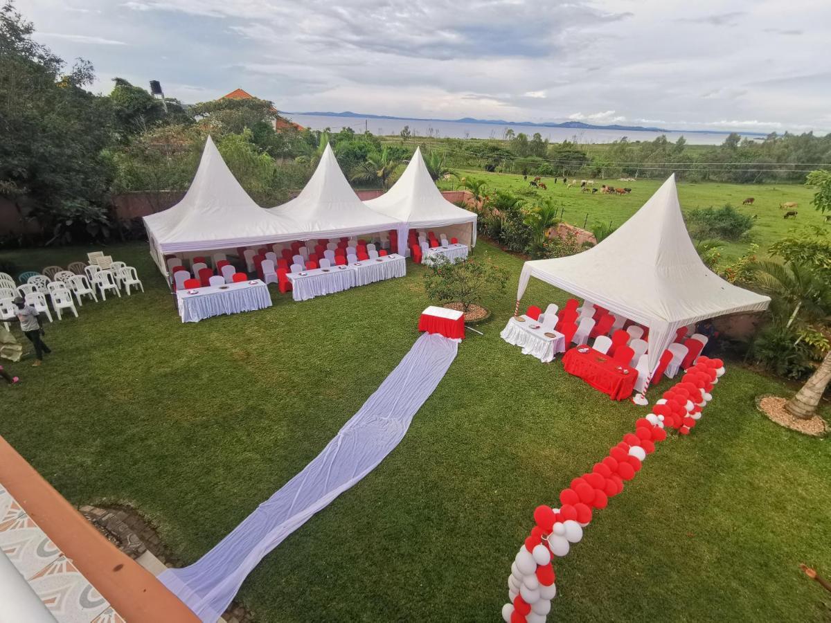 Victoria Lake View Guesthouse & Safaris Entebbe Buitenkant foto