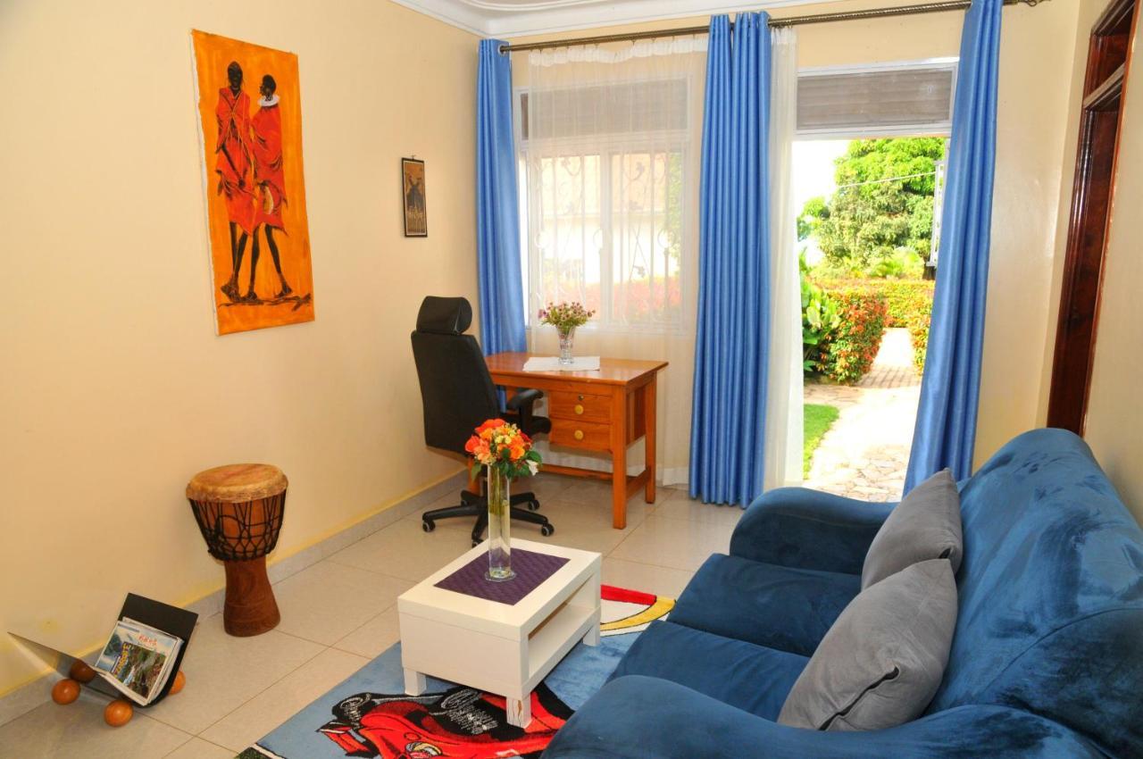 Victoria Lake View Guesthouse & Safaris Entebbe Buitenkant foto