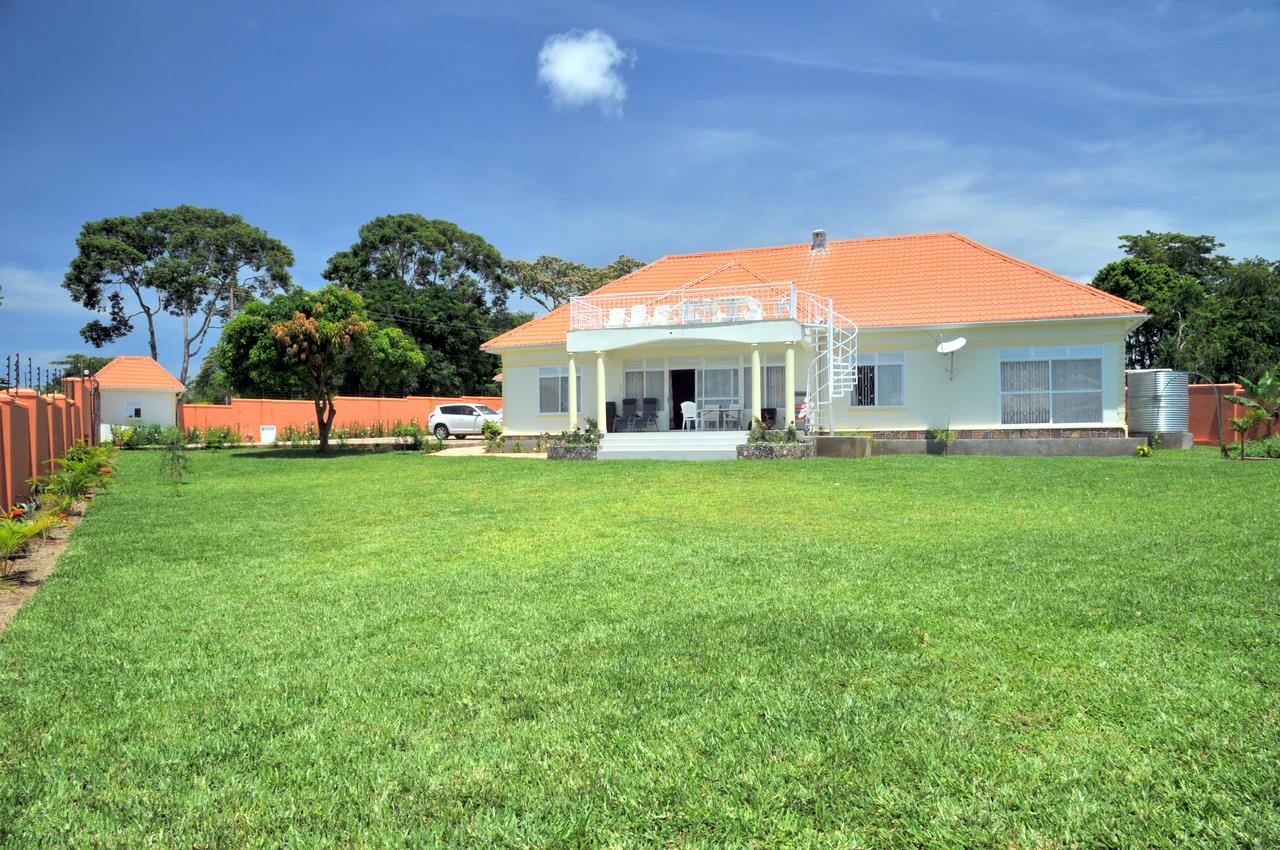 Victoria Lake View Guesthouse & Safaris Entebbe Buitenkant foto