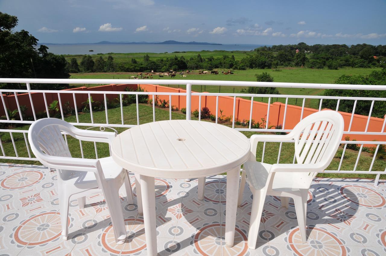 Victoria Lake View Guesthouse & Safaris Entebbe Buitenkant foto